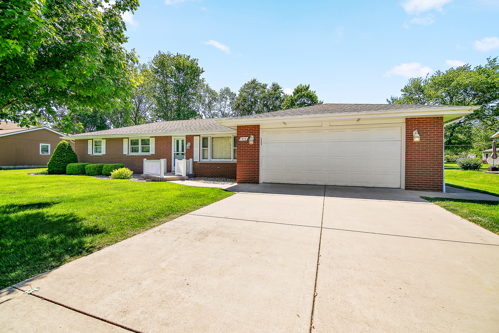 1416 N Samara Ave Property Photo 2