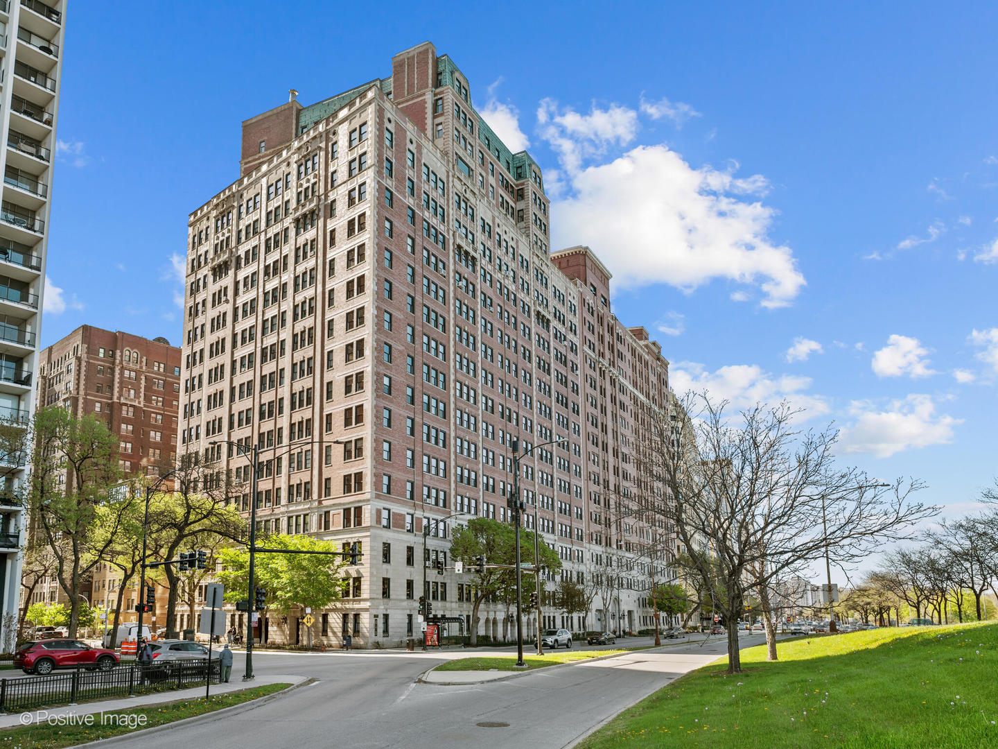 3240 N Lake Shore Drive 11B Property Photo 1