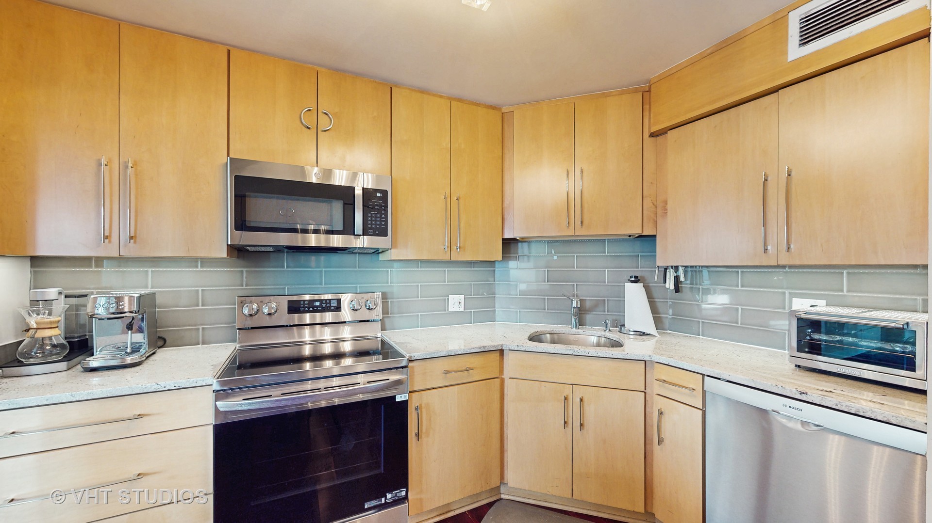 6033 N Sheridan Road 27b Property Photo 12