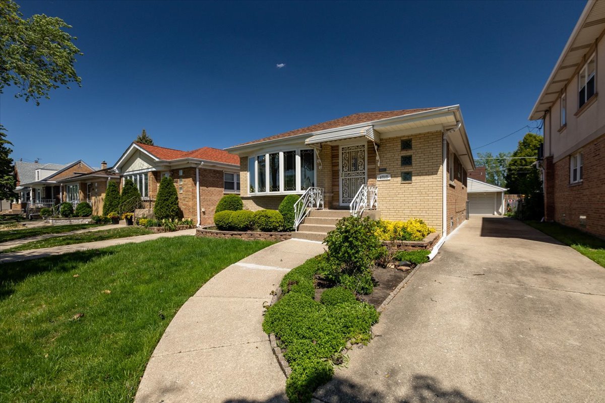 4717 N Newcastle Avenue Property Photo 2