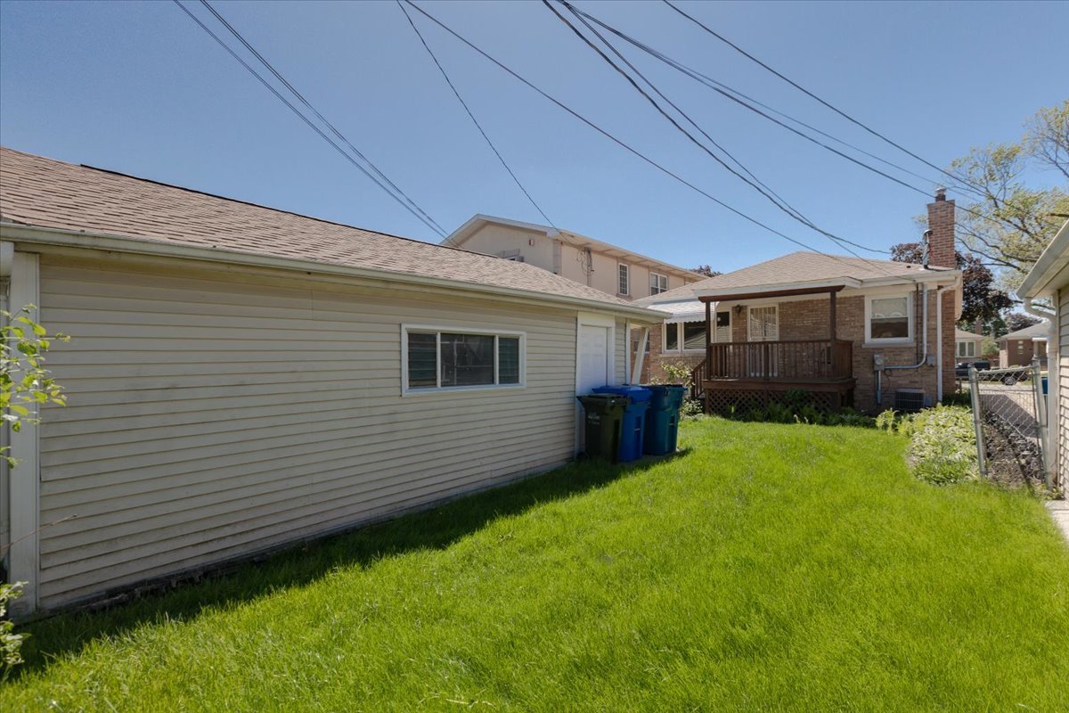 4717 N Newcastle Avenue Property Photo 4