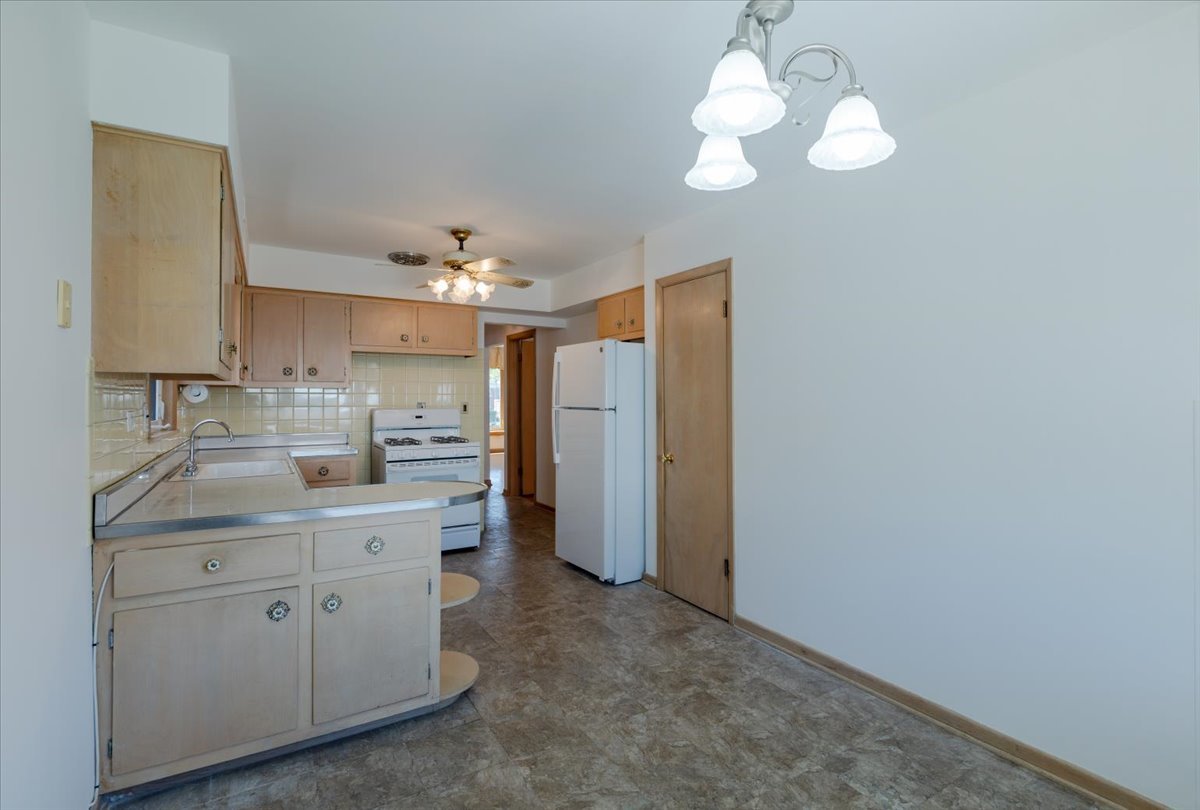 4717 N Newcastle Avenue Property Photo 7