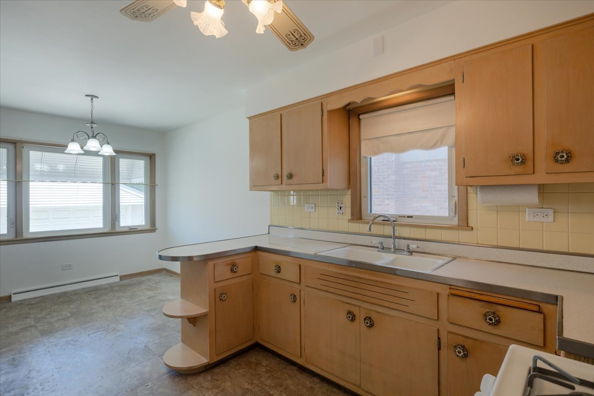 4717 N Newcastle Avenue Property Photo 8
