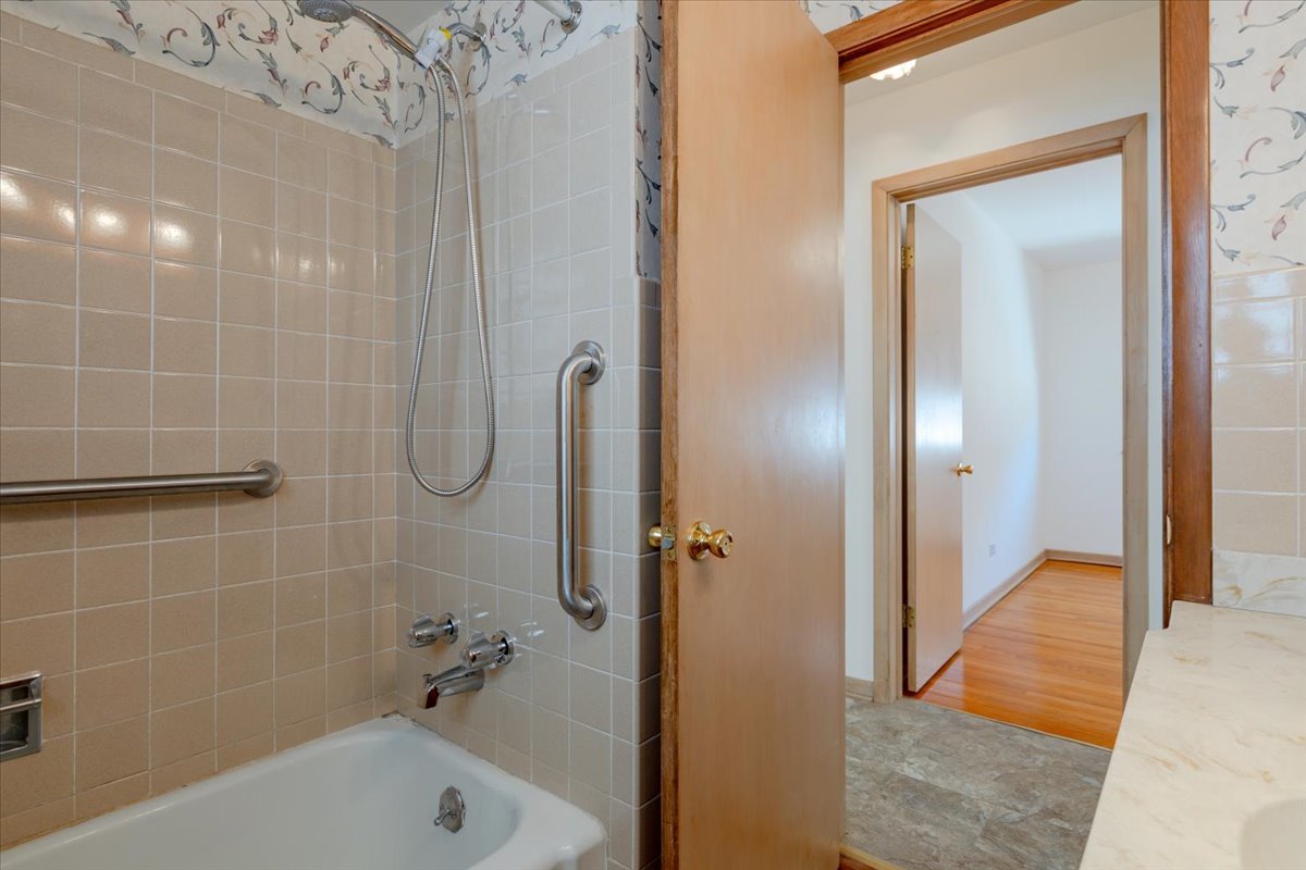 4717 N Newcastle Avenue Property Photo 15
