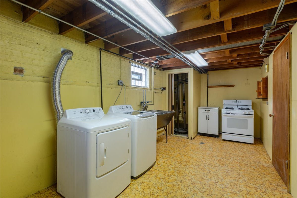 4717 N Newcastle Avenue Property Photo 20
