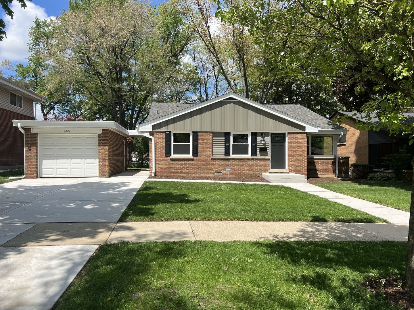 1210 W Sigwalt Street Property Photo 1