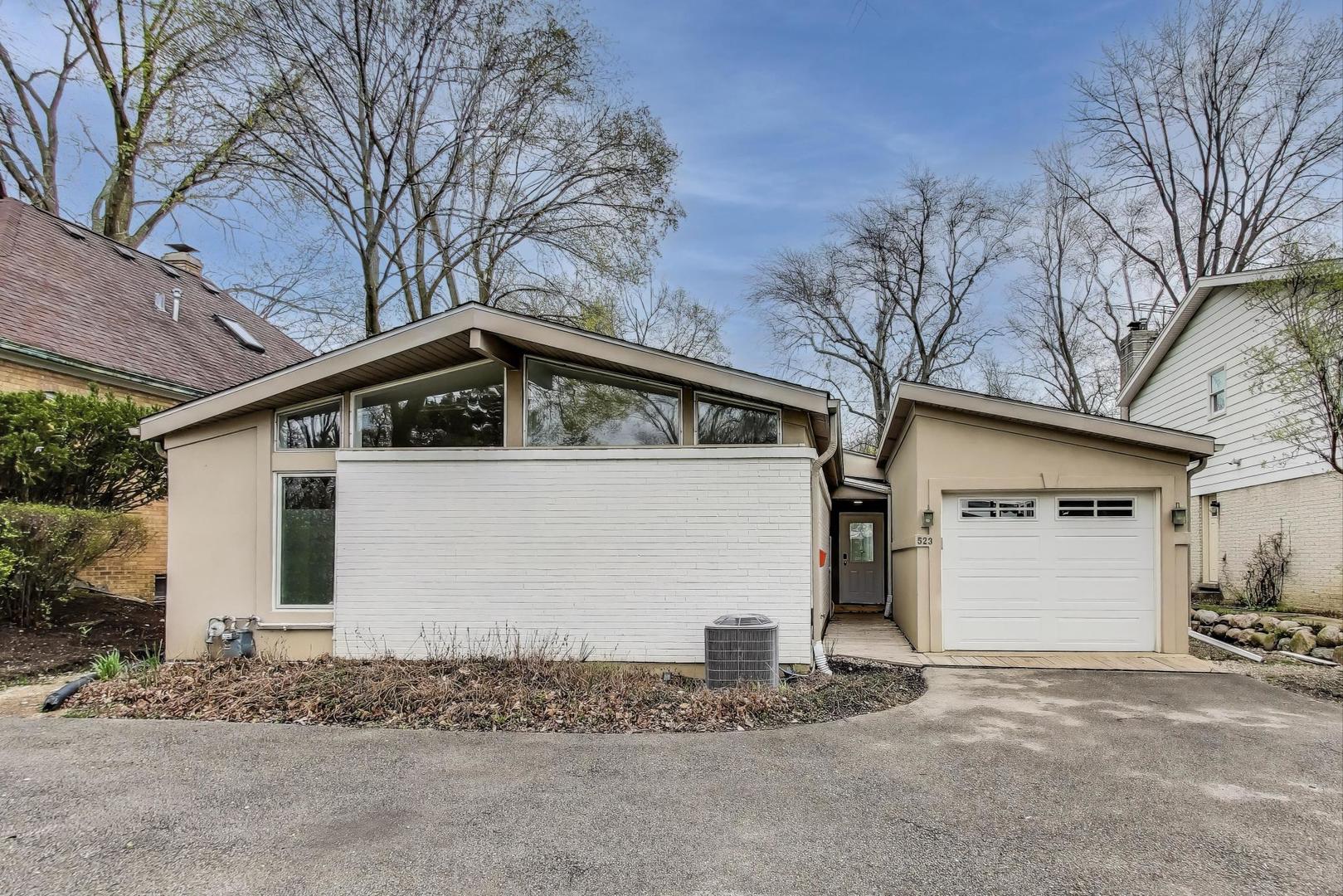 523 Green Bay Road Property Photo