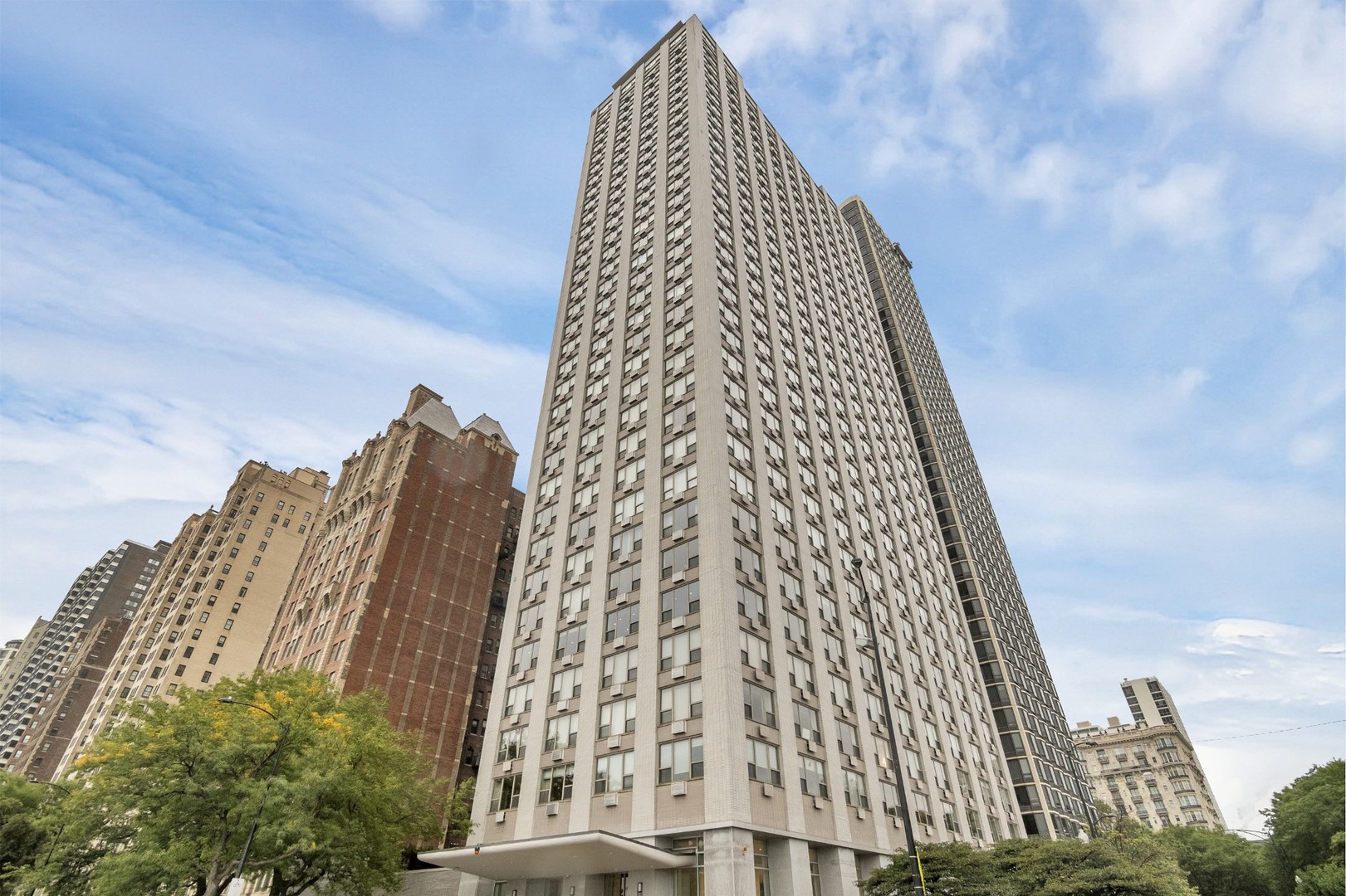 1550 N Lake Shore Drive 2a Property Photo 1