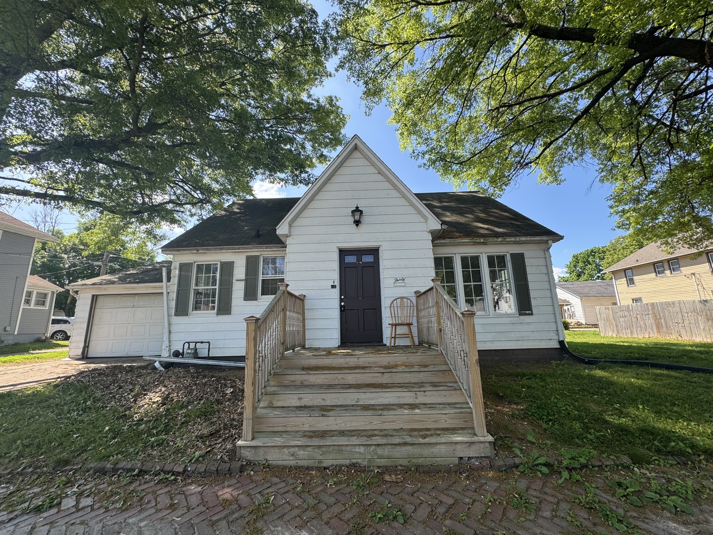 30 E Maple Street Property Photo 1