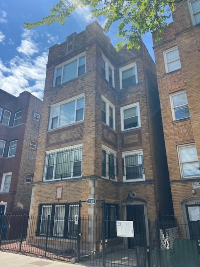 1428 S St Louis Avenue Property Photo 1