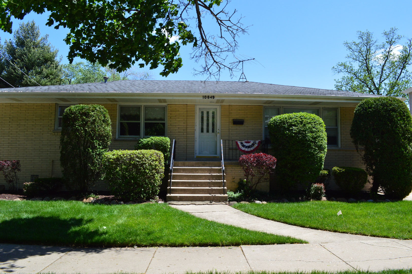 10849 S Christiana Ave Property Photo 1