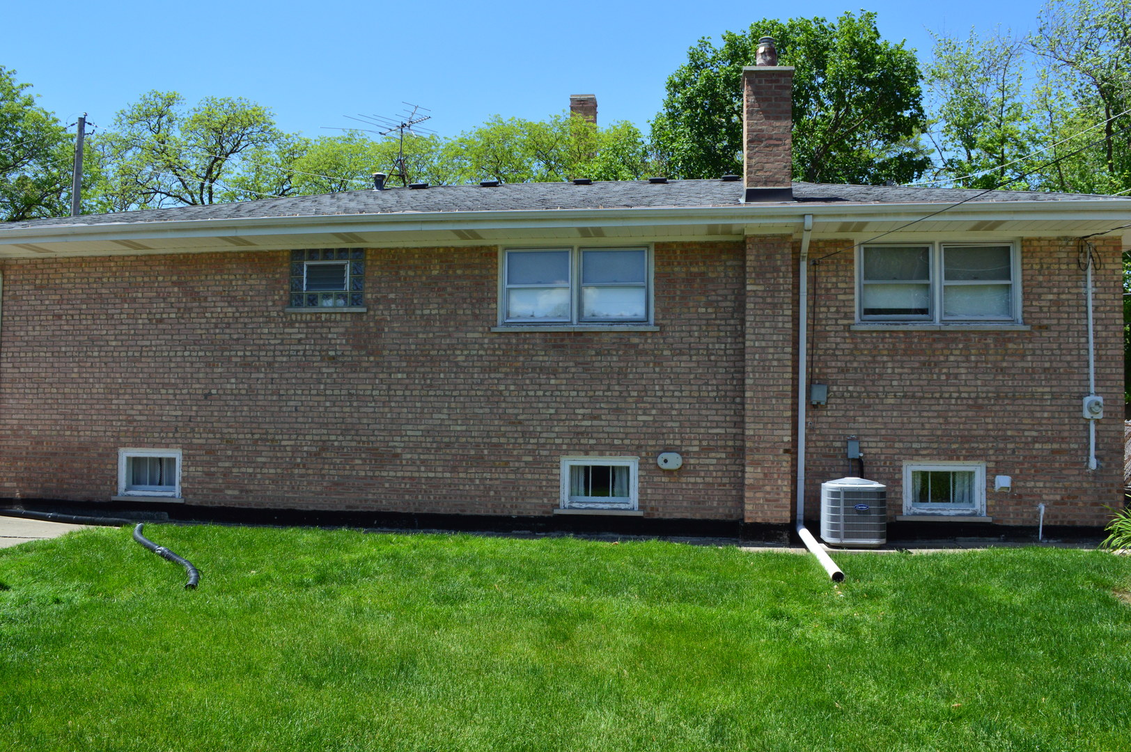 10849 S Christiana Ave Property Photo 4