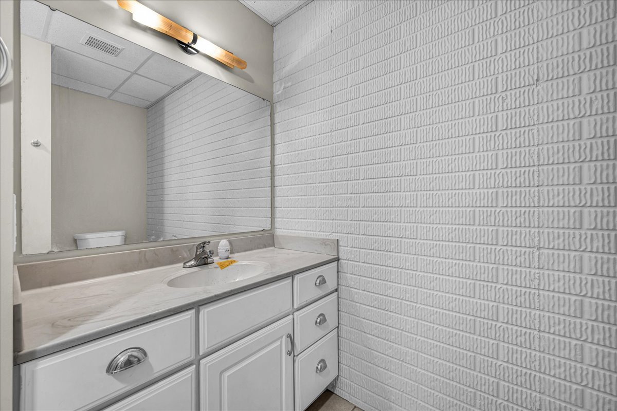 1656 N Franklin Street Property Photo 19