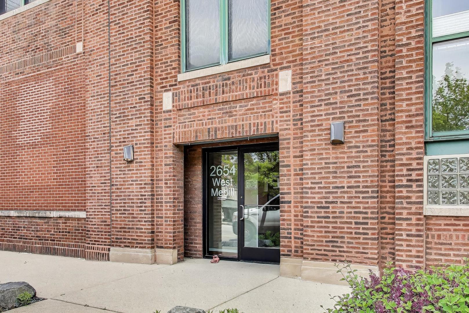 2654 W Medill Ave Property Photo 4