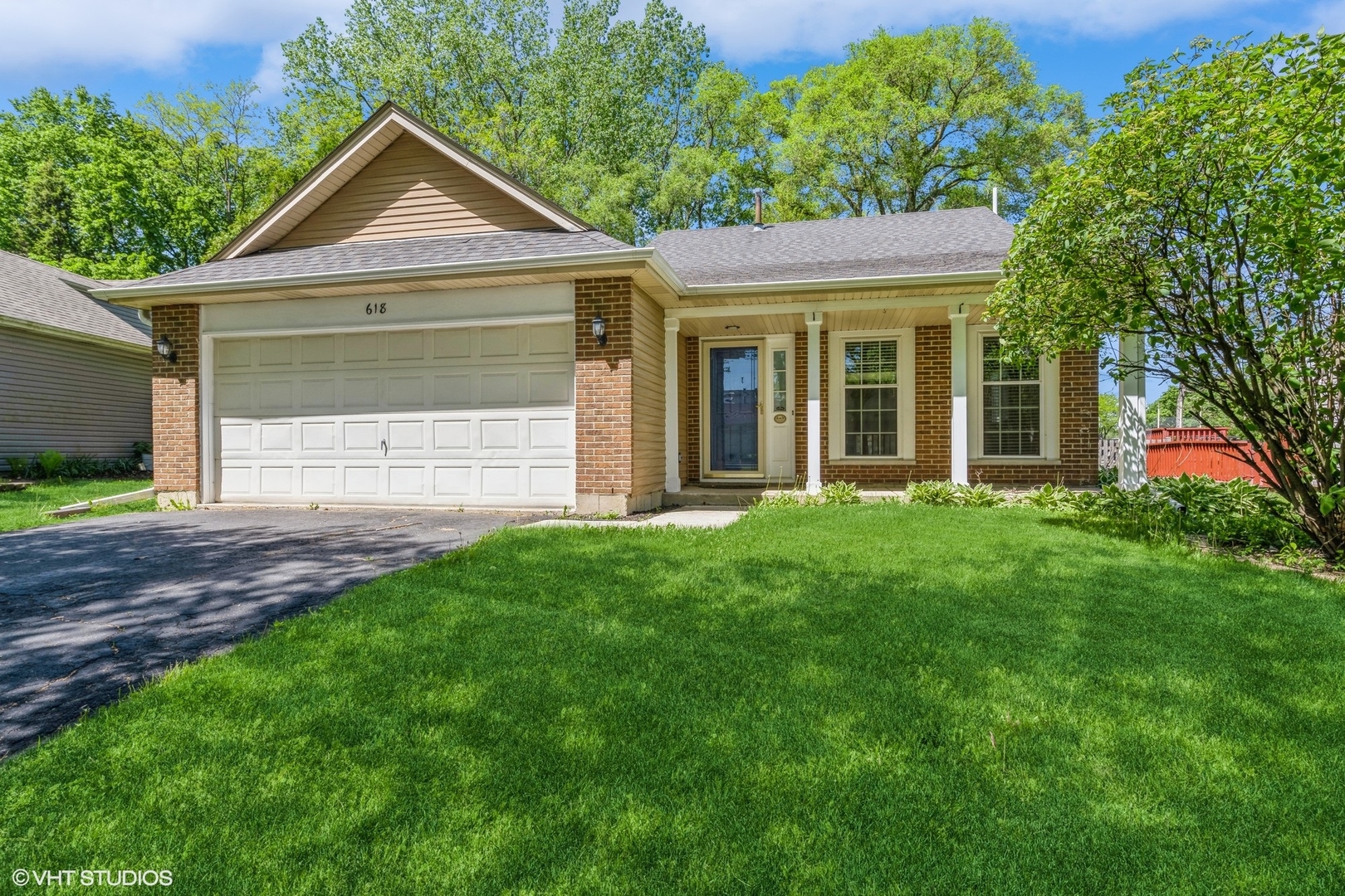 618 Hampton Circle Property Photo 1