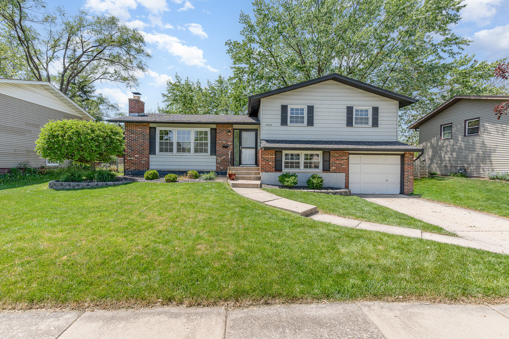 15232 Ridgeland Ave Property Photo 1