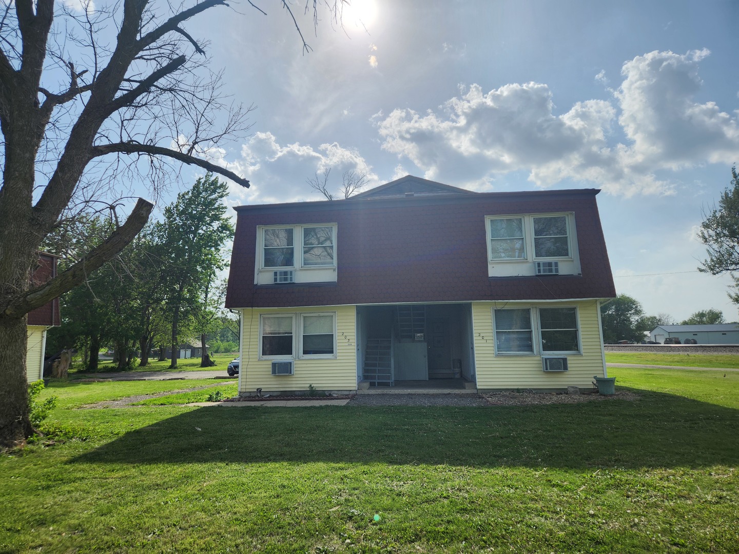 201-203 S Maple Street Property Photo
