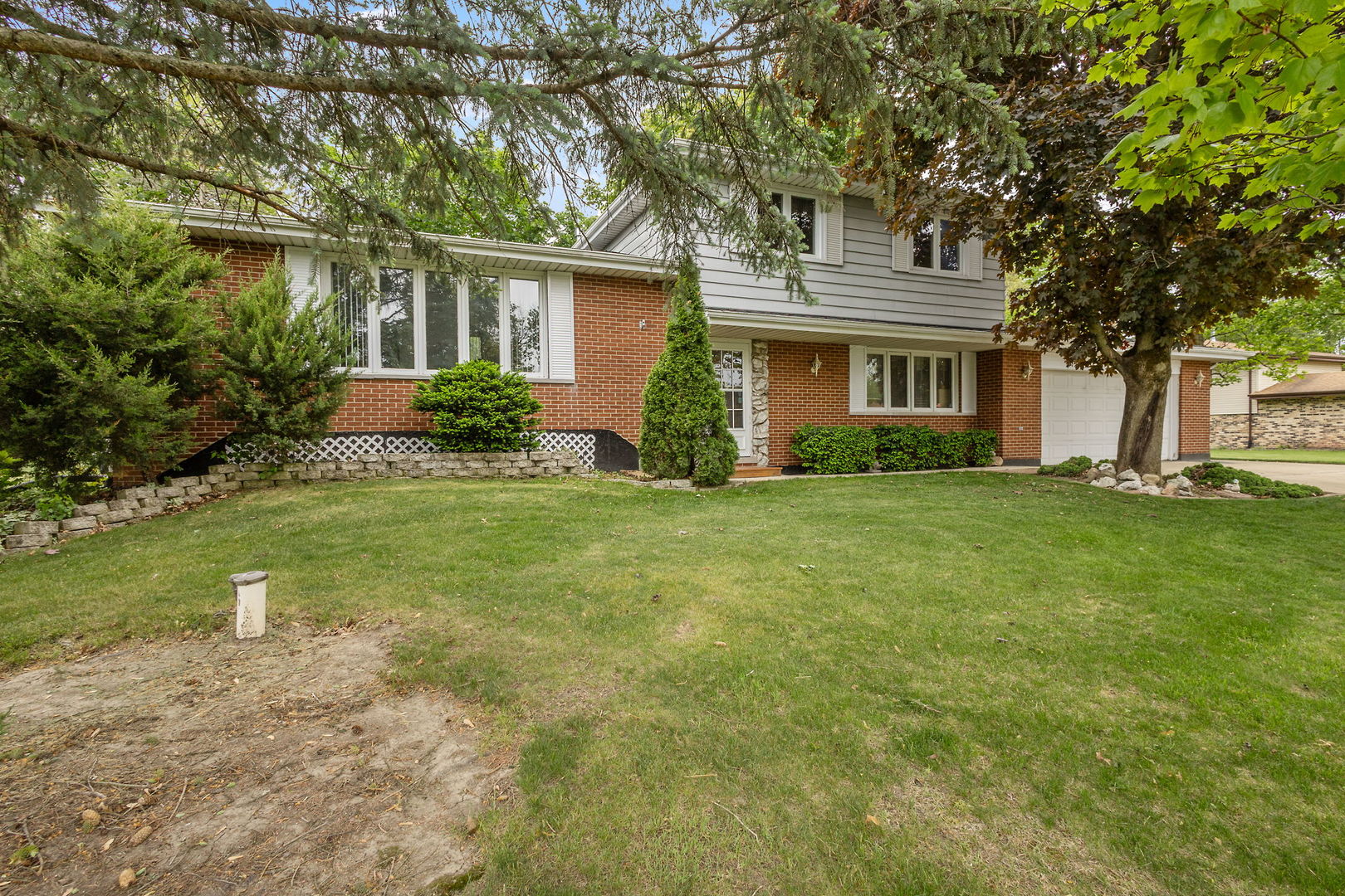 2841 E Pine Drive Property Photo 1