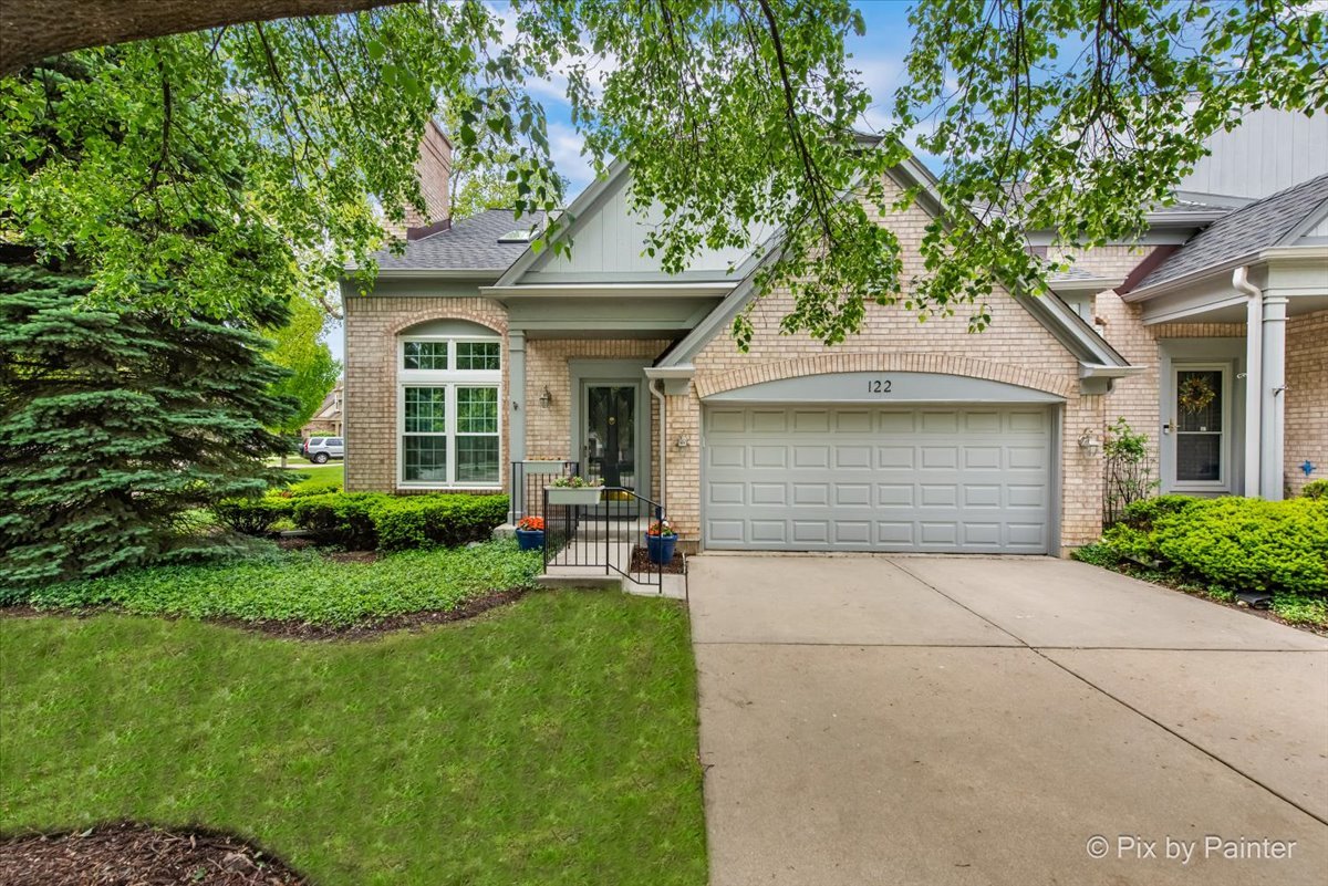 122 Versailles Court Property Photo 1