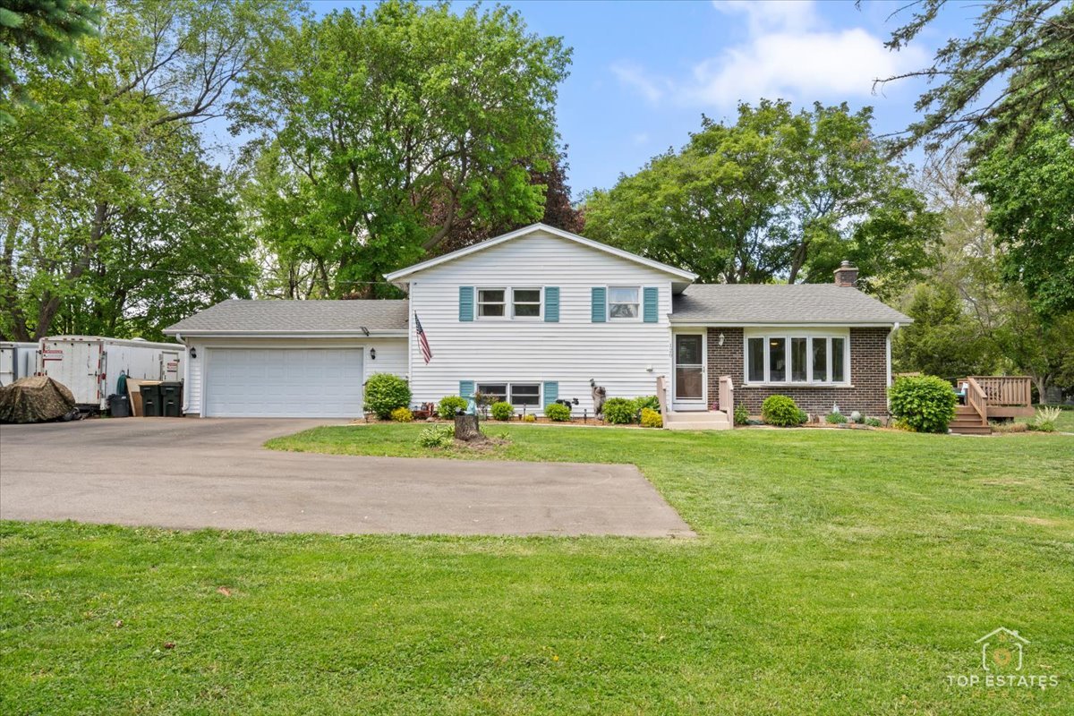 2 Oak Dr Property Photo 1
