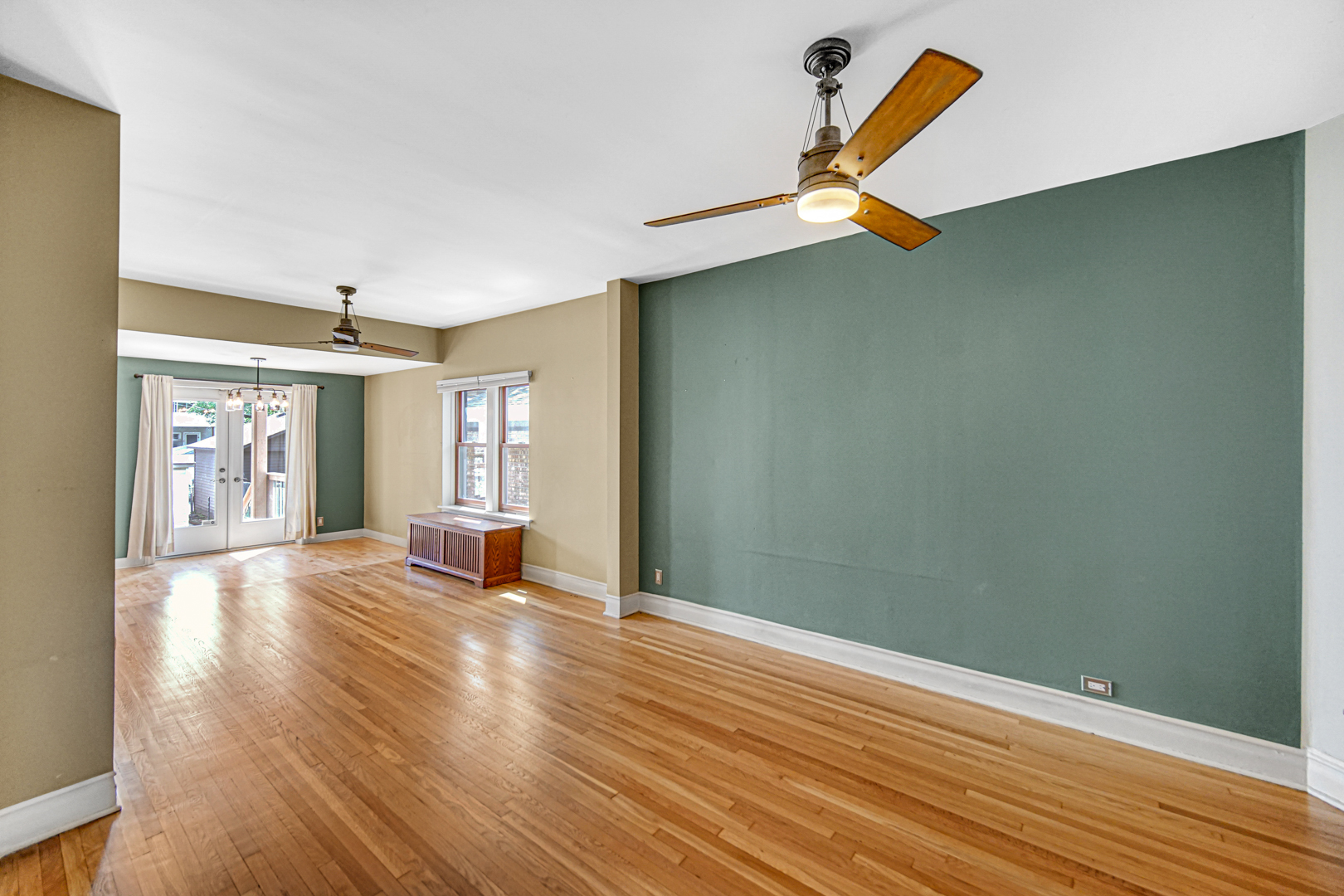 1044 S East Avenue Property Photo 3