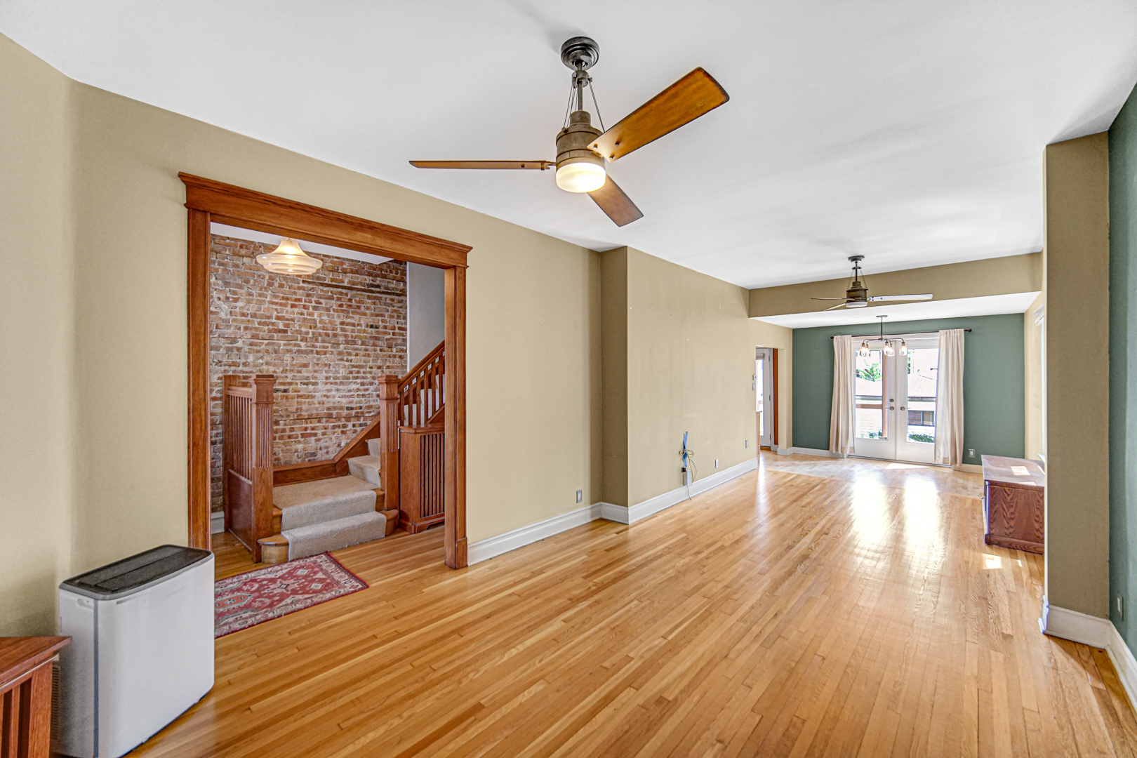 1044 S East Avenue Property Photo 4