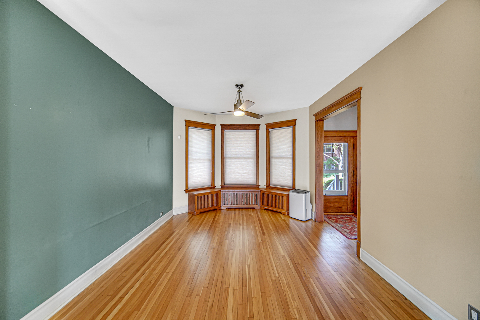 1044 S East Avenue Property Photo 6