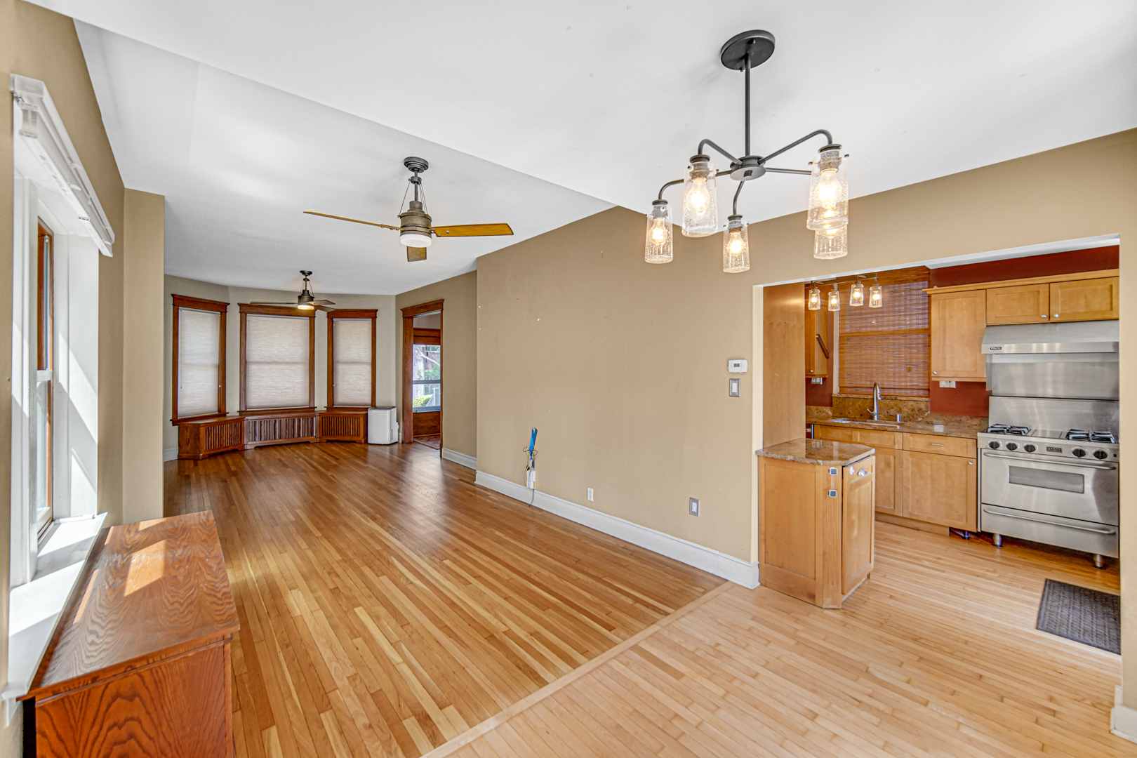 1044 S East Avenue Property Photo 7