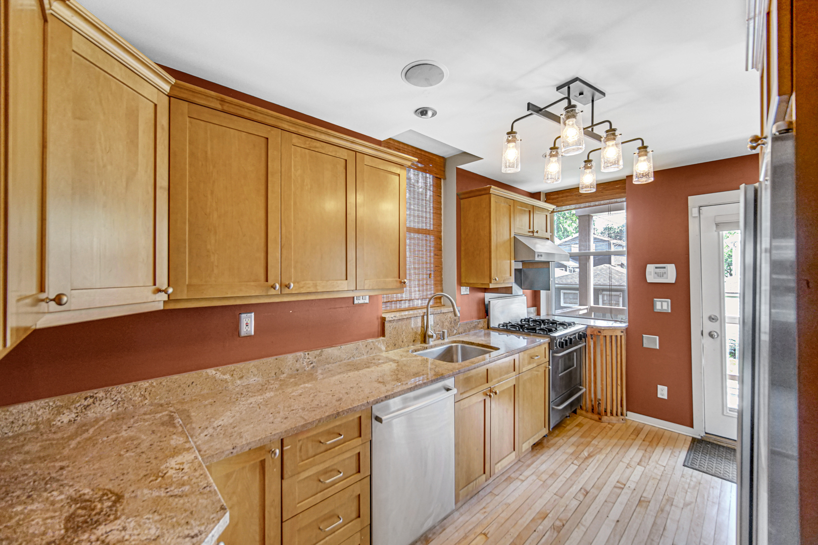 1044 S East Avenue Property Photo 10