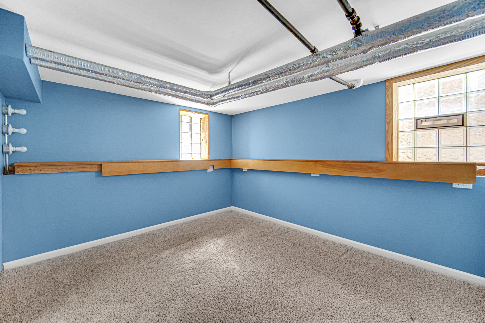 1044 S East Avenue Property Photo 16