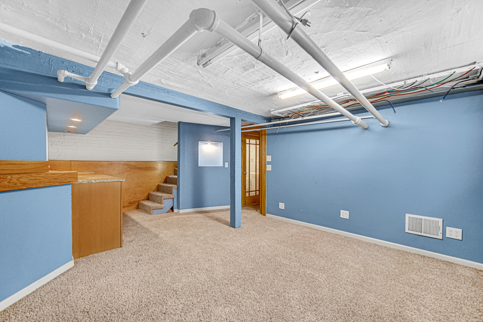1044 S East Avenue Property Photo 18