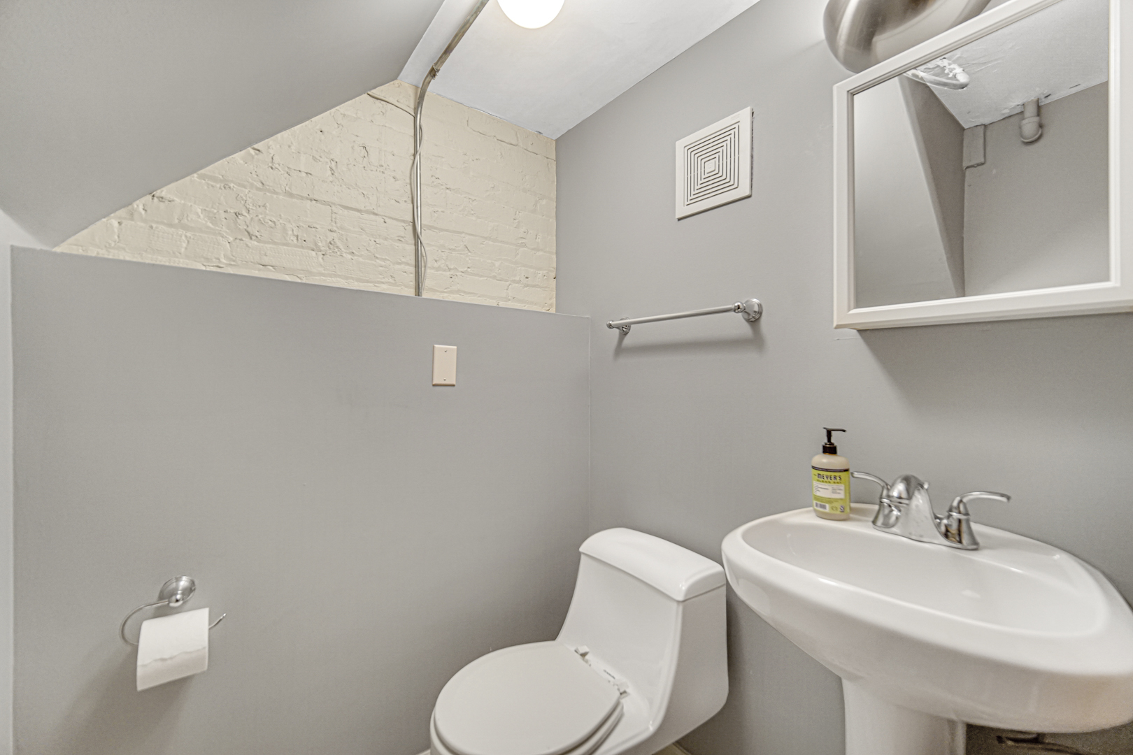 1044 S East Avenue Property Photo 19