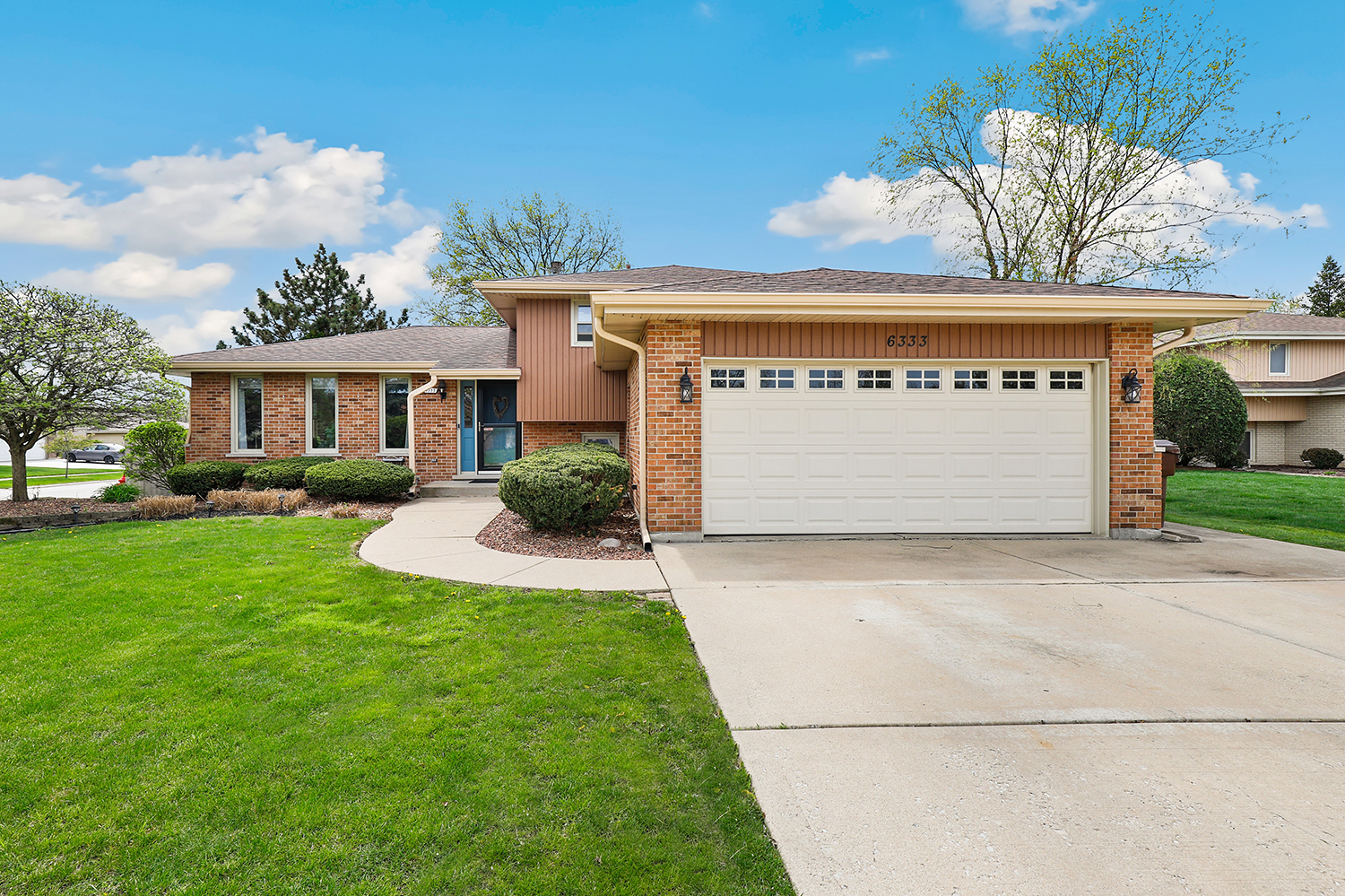 6333 Carriage Way Property Photo