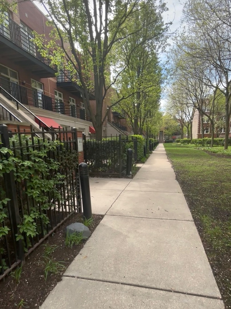 1033 E 46TH Street 406