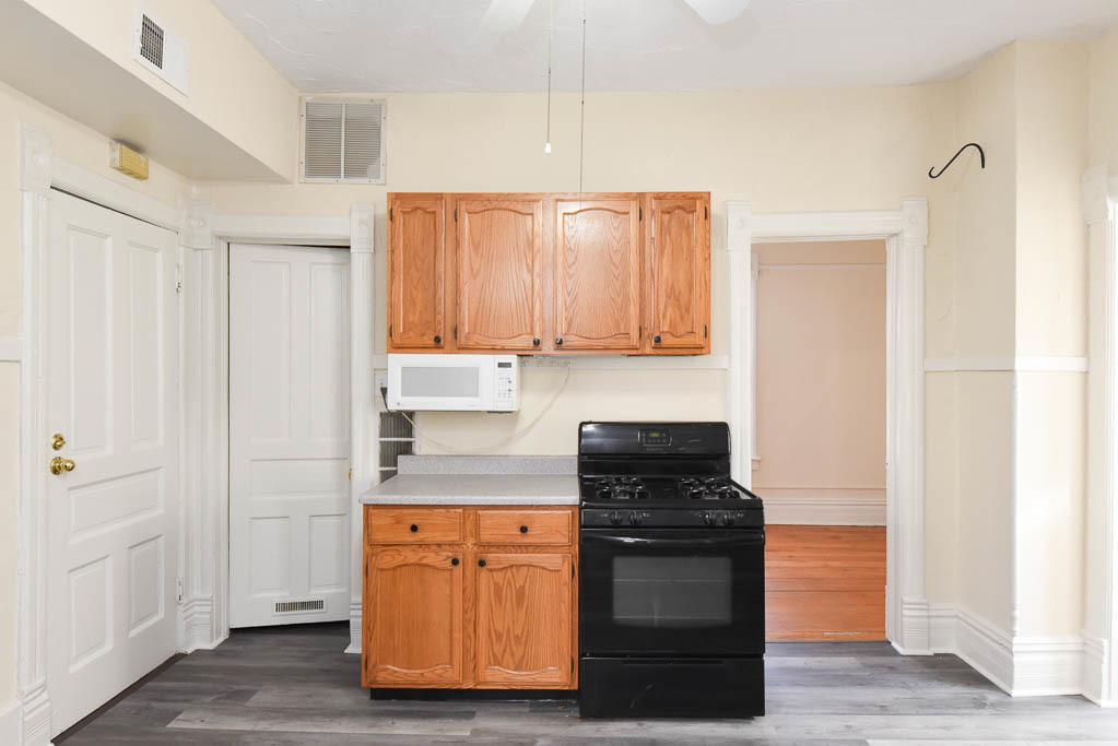 1721 W Nelson St Property Photo 3