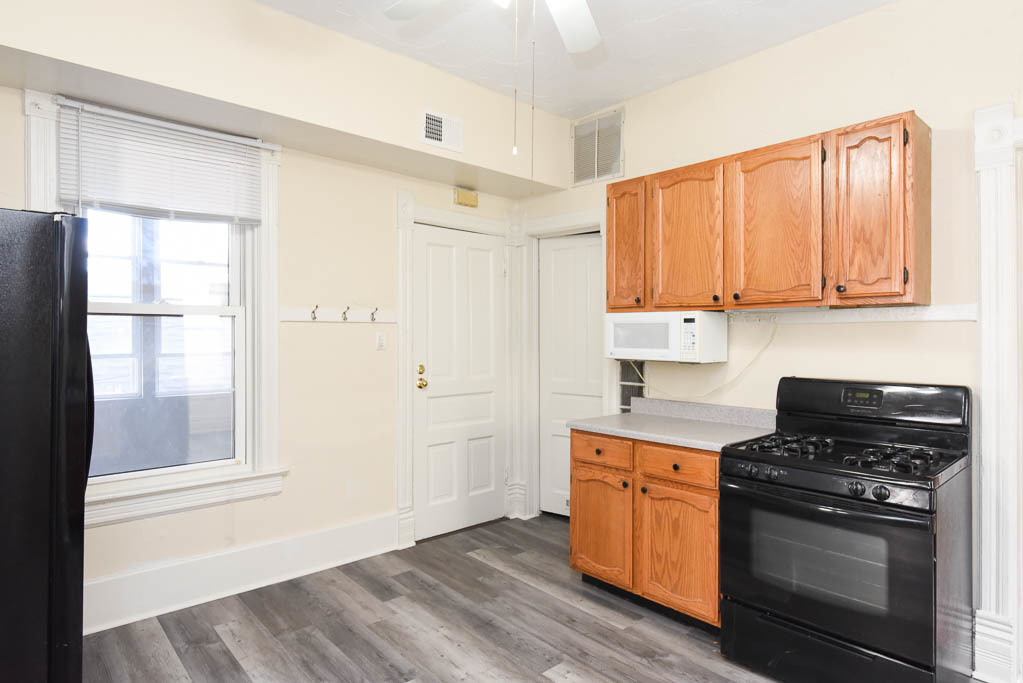 1721 W Nelson St Property Photo 4