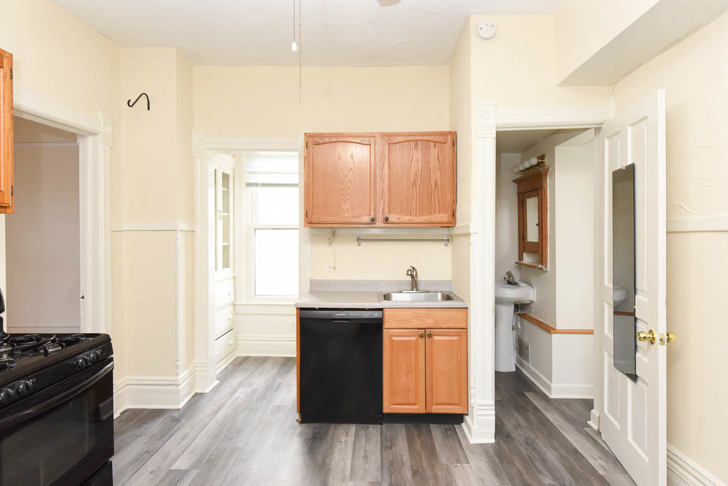 1721 W Nelson St Property Photo 6