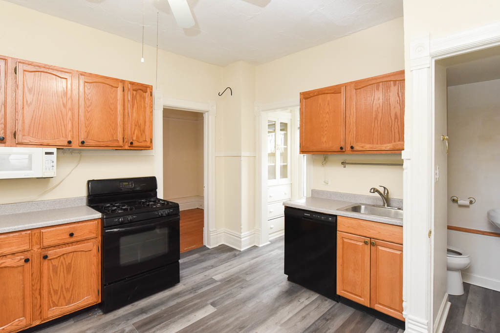 1721 W Nelson St Property Photo 8