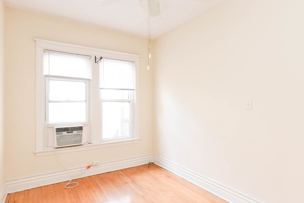 1721 W Nelson St Property Photo 9