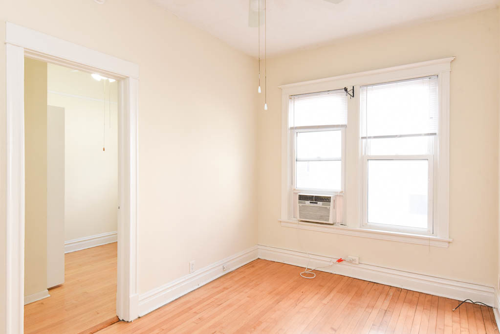 1721 W Nelson St Property Photo 10