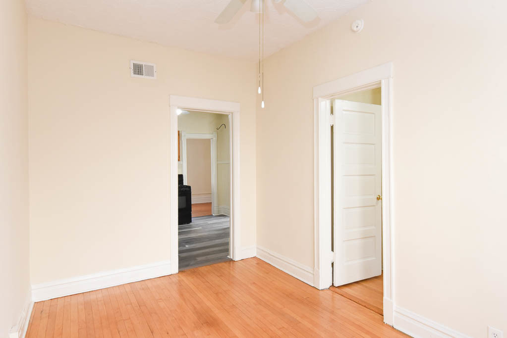 1721 W Nelson St Property Photo 11