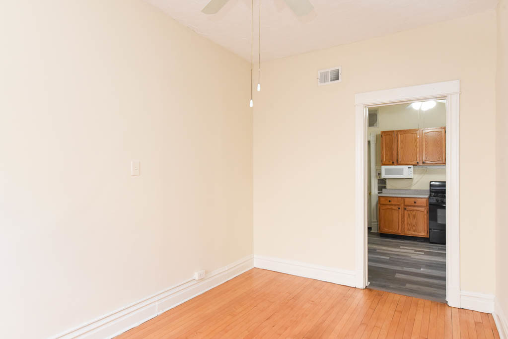 1721 W Nelson St Property Photo 12