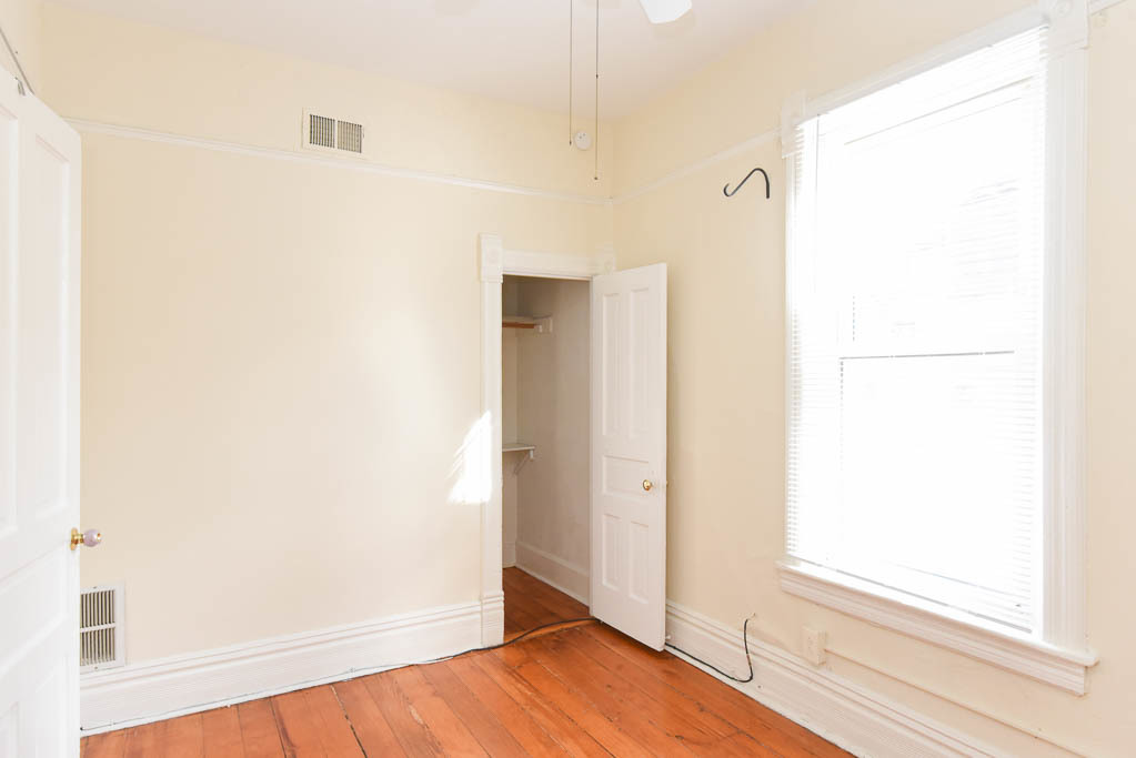 1721 W Nelson St Property Photo 13