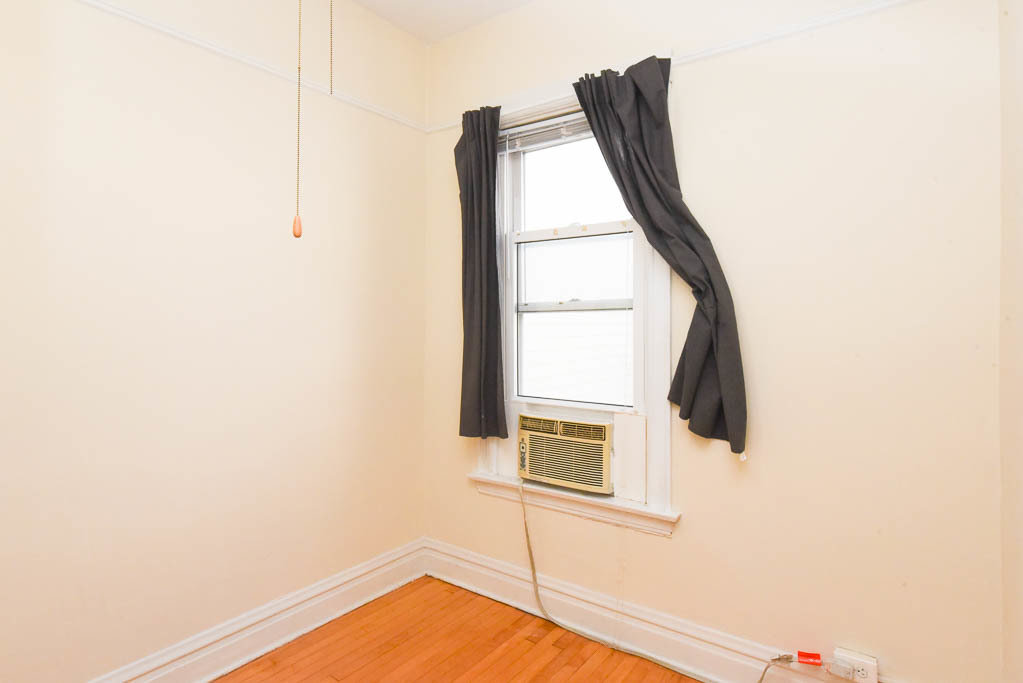 1721 W Nelson St Property Photo 17