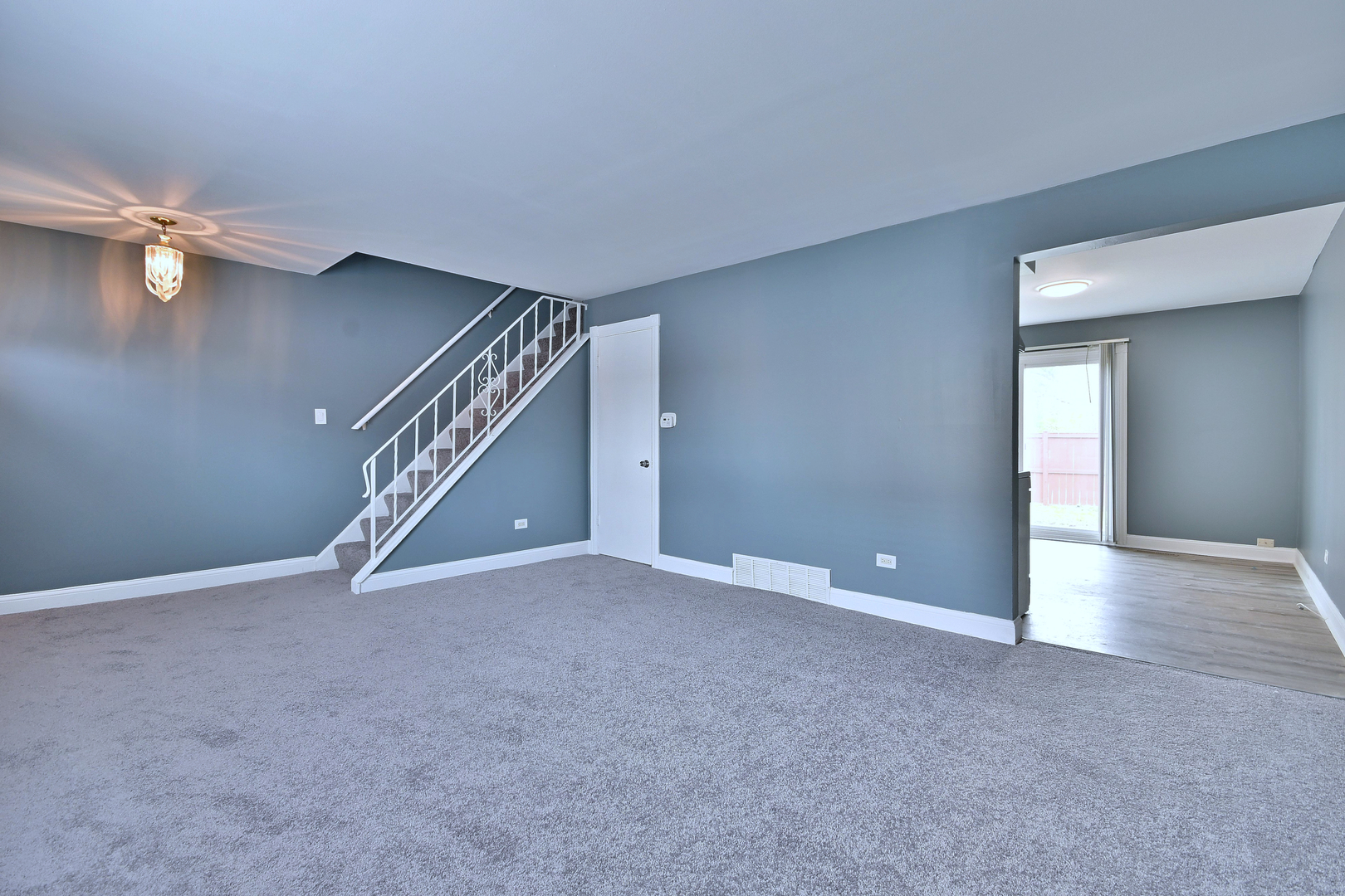 862 Colonial Dr Property Photo 4
