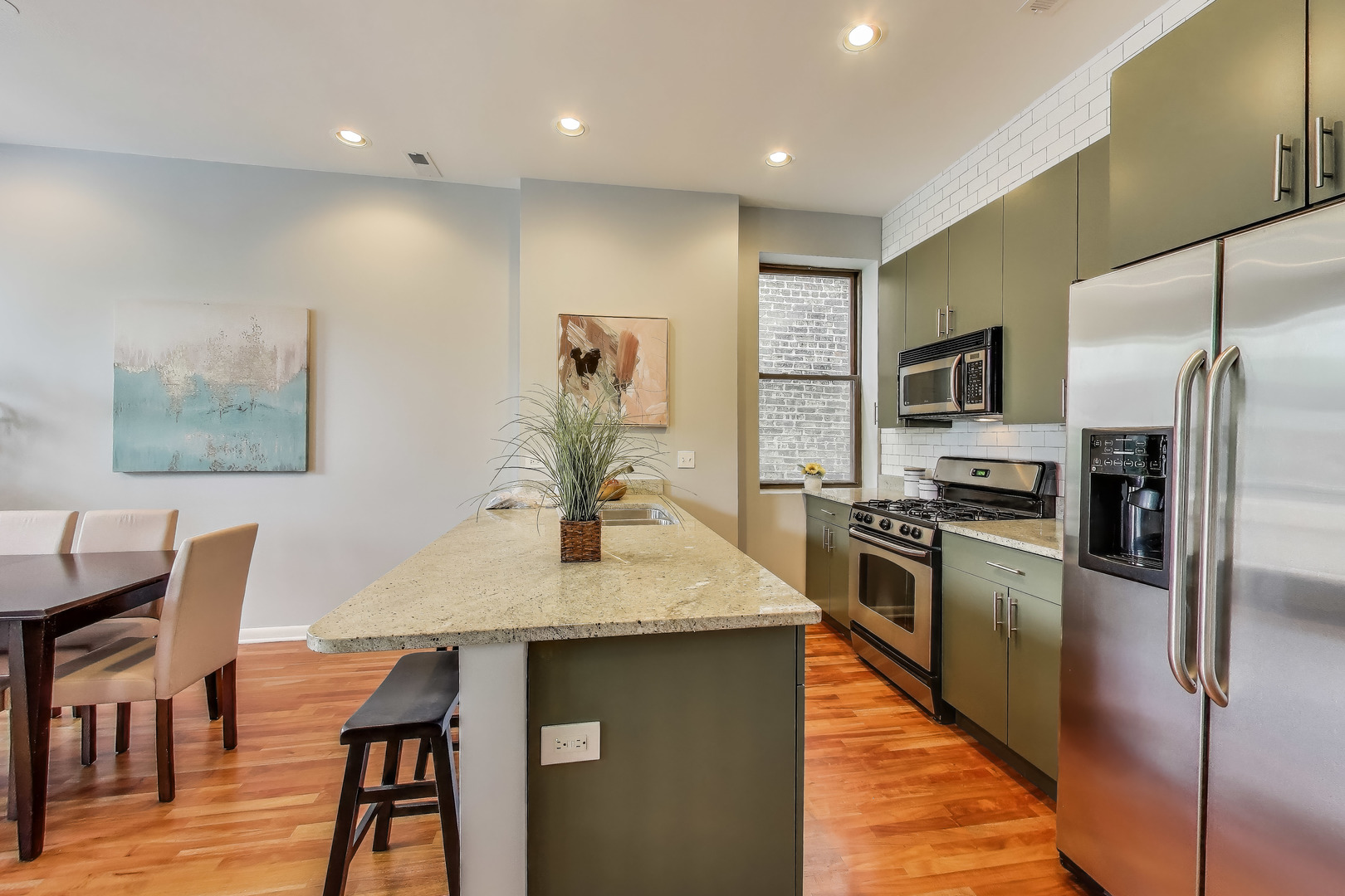 847 N Damen Avenue 2r Property Photo 3