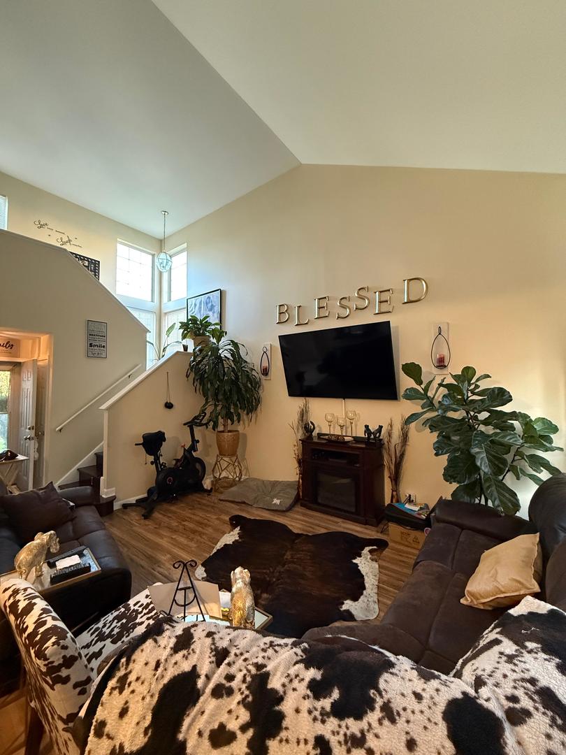 2404 Lexington Lane Property Photo 6