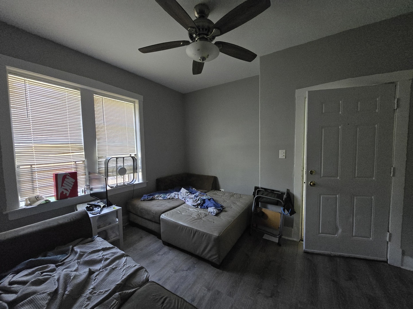 8200 S Escanaba Avenue Property Photo 4