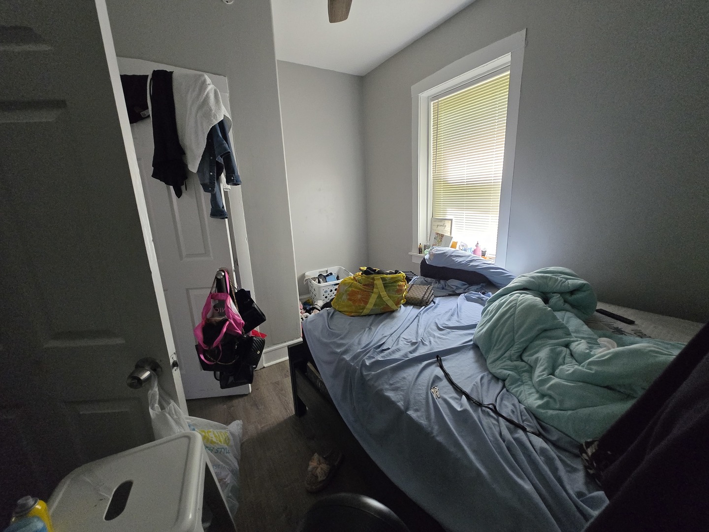 8200 S Escanaba Avenue Property Photo 6