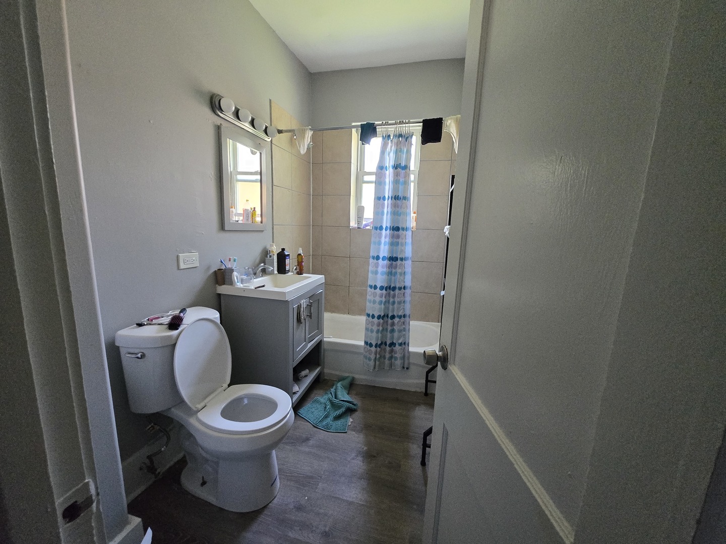 8200 S Escanaba Avenue Property Photo 7